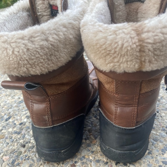 UGG Adirondack boots - size 5 - Picture 2 of 3